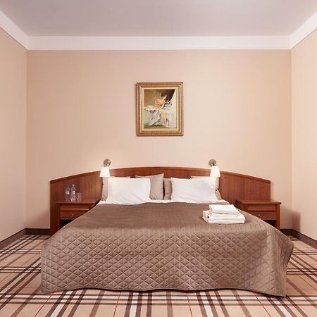 Hotel Anton By Dns Прушкув Экстерьер фото