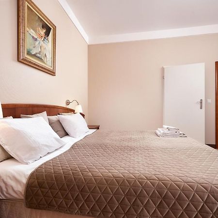 Hotel Anton By Dns Прушкув Экстерьер фото