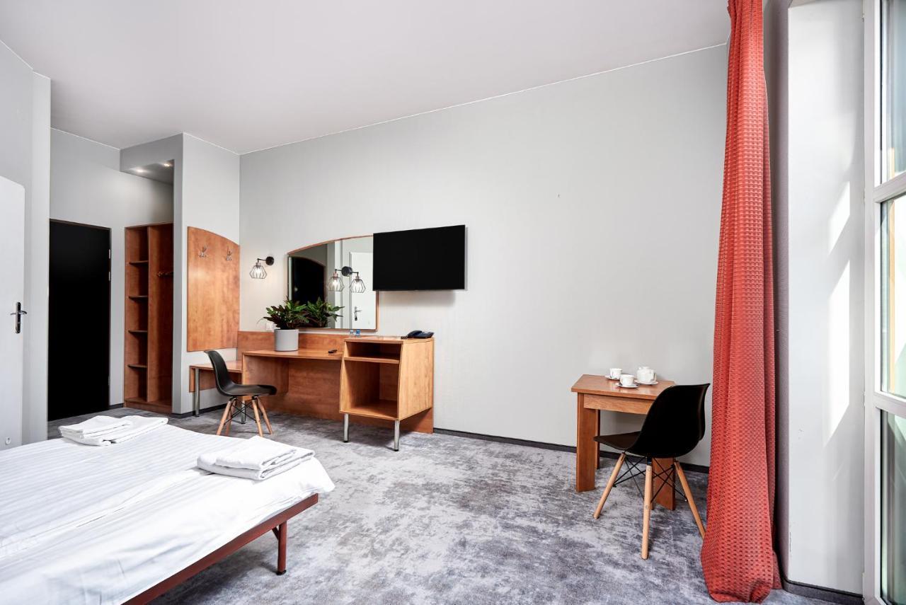 Hotel Anton By Dns Прушкув Экстерьер фото