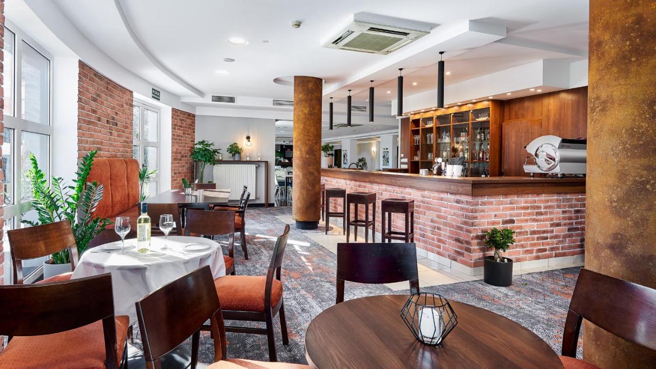 Hotel Anton By Dns Прушкув Экстерьер фото