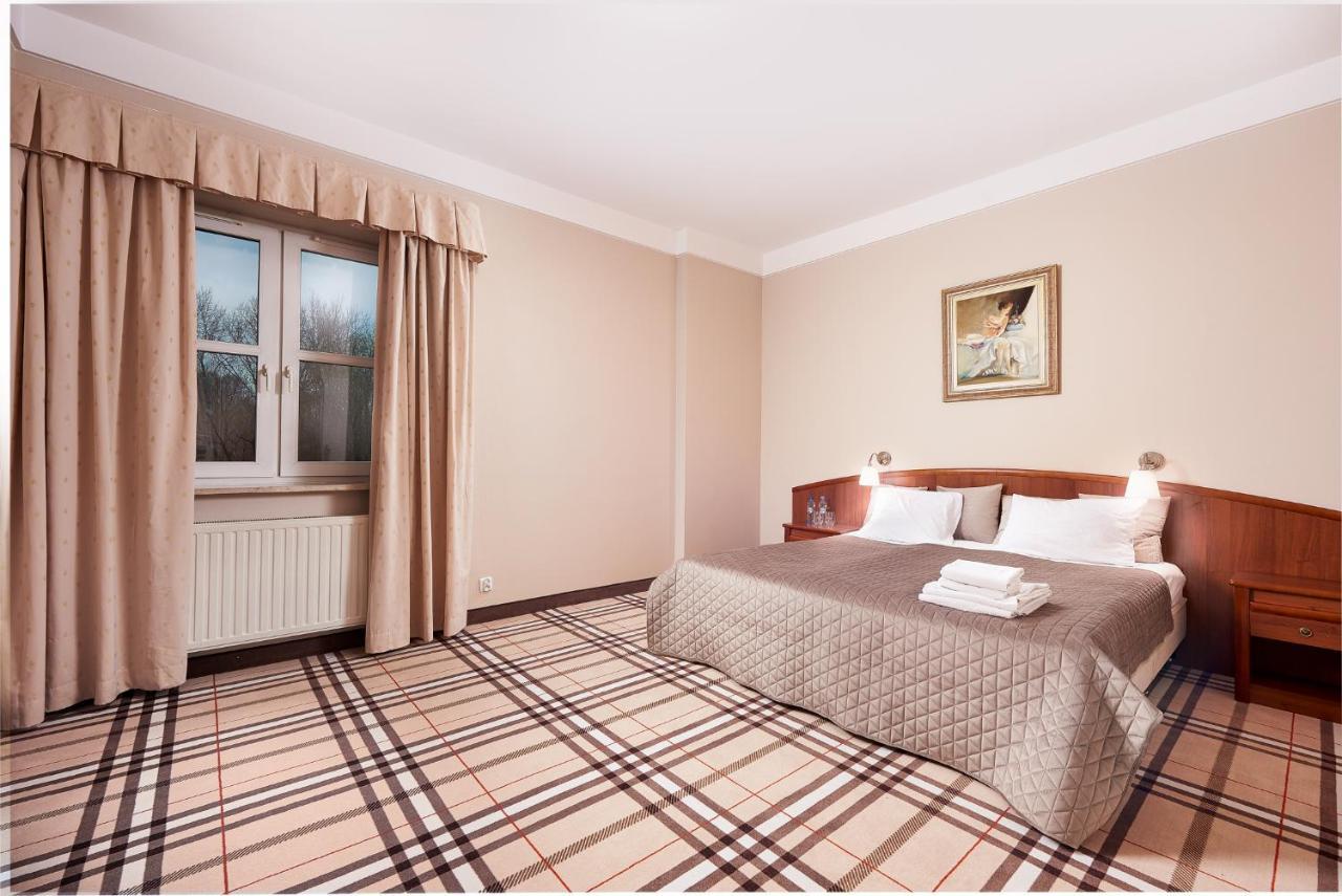 Hotel Anton By Dns Прушкув Экстерьер фото